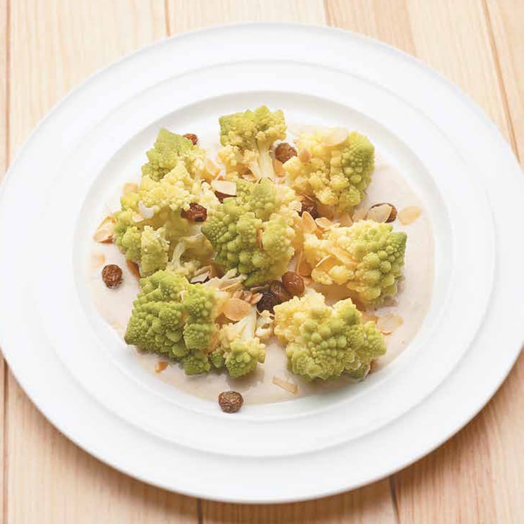Romanesco con salsa de almendras