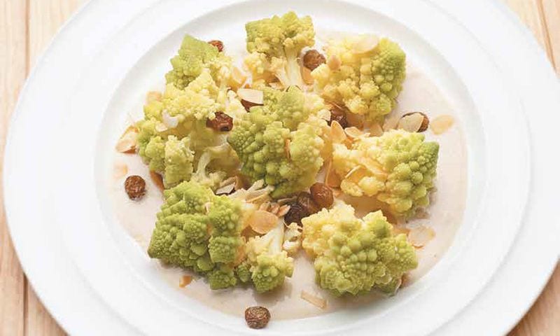 Romanesco con salsa de almendras