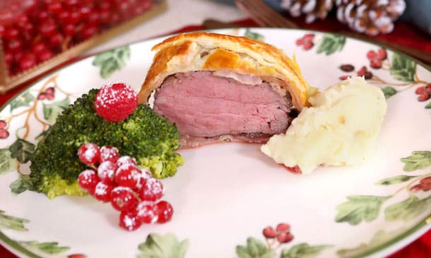 Solomillo Wellington con brócoli y puré de patata Solomillo Wellington con brócoli y puré de patata
