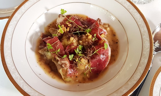 Velouté de alcachofas, jamón ibérico y trufa