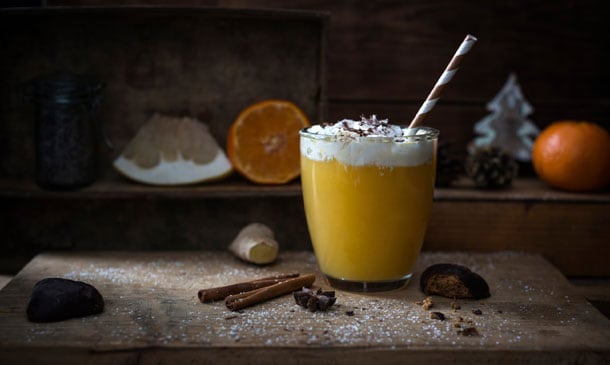 Ponche navideño de mandarina con jengibre y nata de soja
