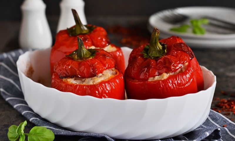 Pimientos rellenos de arroz y verduras