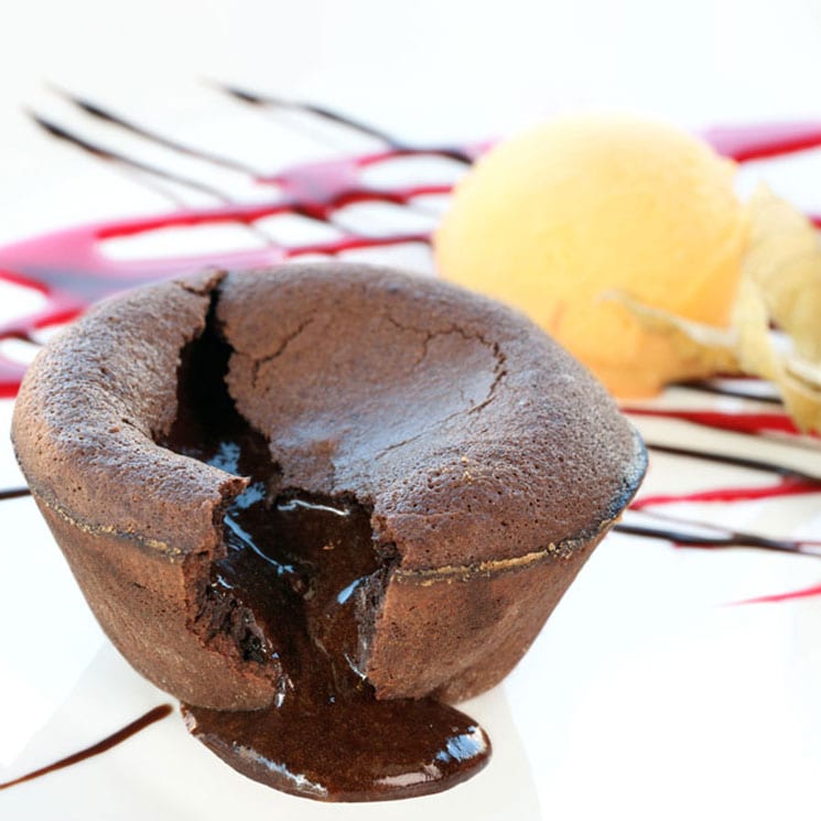 Coulant De Chocolate Con Helado De Mango