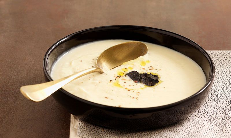 Crema de nabo y patata perfumada con trufa