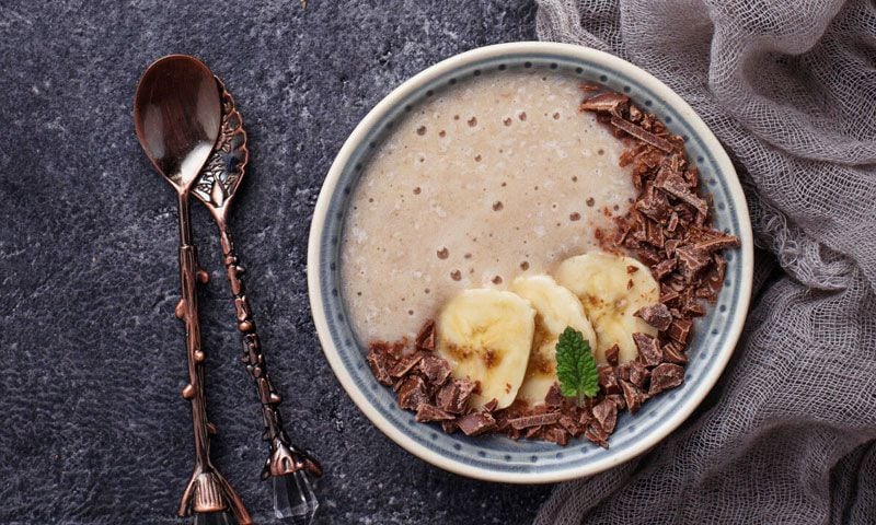 'Smoothie bowl' de plátano, chocolate y algarroba