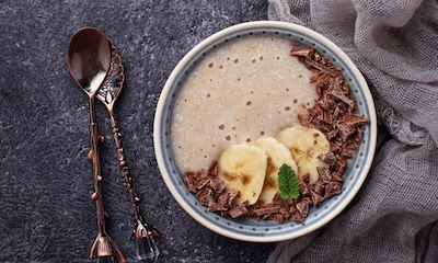 'Smoothie bowl' de plátano, chocolate y algarroba