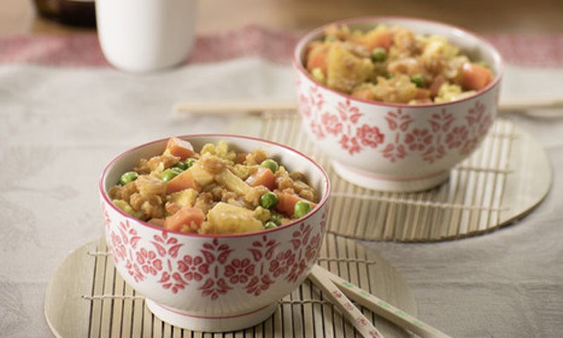 Arroz frito al curry con gambas