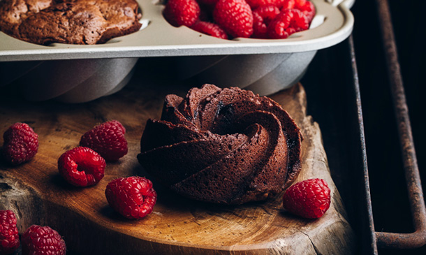 Mini 'bundt cake' de chocolate y frambuesas Mini 'bundt cake' de chocolate y frambuesas