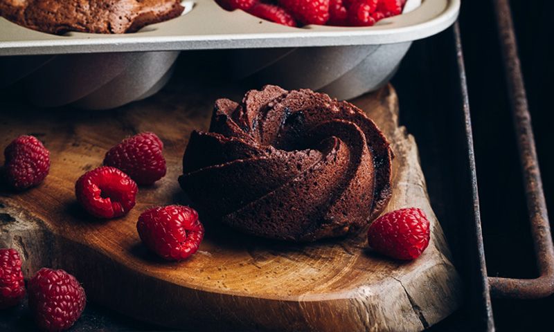 Mini 'bundt cake' de chocolate y frambuesas