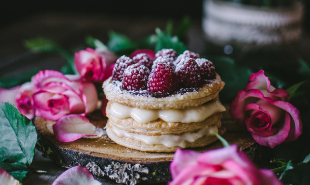 Milhojas de crema pastelera y fresas a la pimienta Milhojas de crema pastelera y fresas a la pimienta