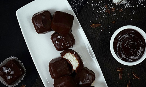 Bombones de coco y chocolate Bombones de coco y chocolate