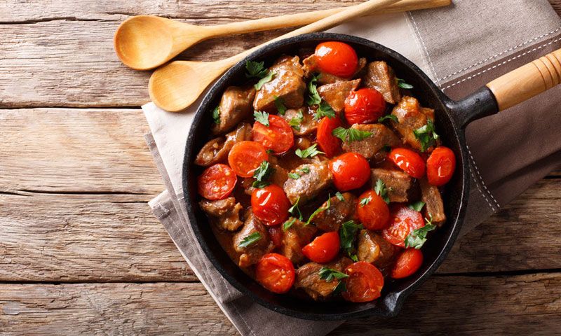Ternera en salsa picante con tomates cherry
