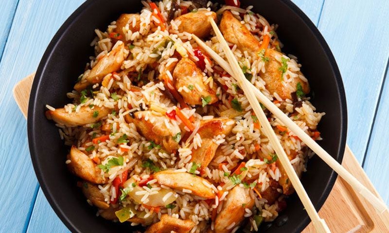 Wok súper fácil de pollo con arroz