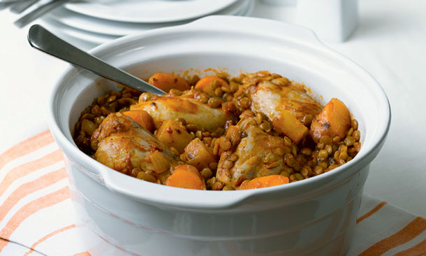 Lentejas estofadas con muslitos de pollo campero Lentejas estofadas con muslitos de pollo campero