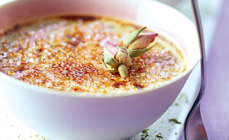 Crema caramelizada al agua de rosas