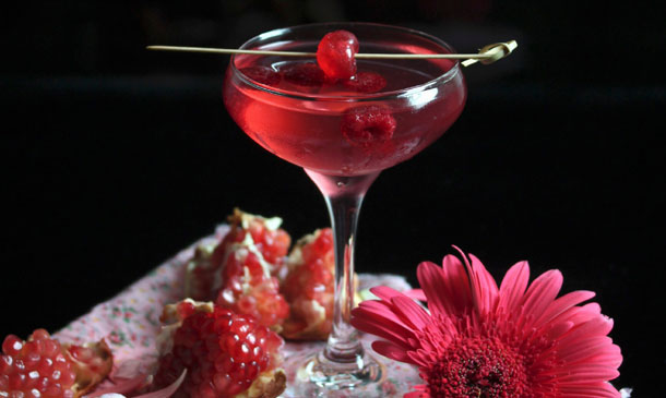 Cóctel de granadina, frambuesa y vodka Cóctel de granadina, frambuesa y vodka