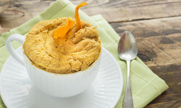 'Mug cake' de pera y almendras 'Mug cake' de pera y almendras