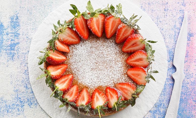 Tarta de almendra con fresas