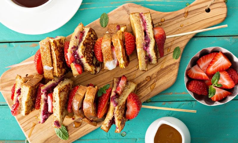 'French toasts' con mermelada de fresas y crema de cacahuete