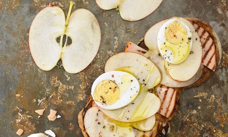Tostas de pavo a la plancha con manzana