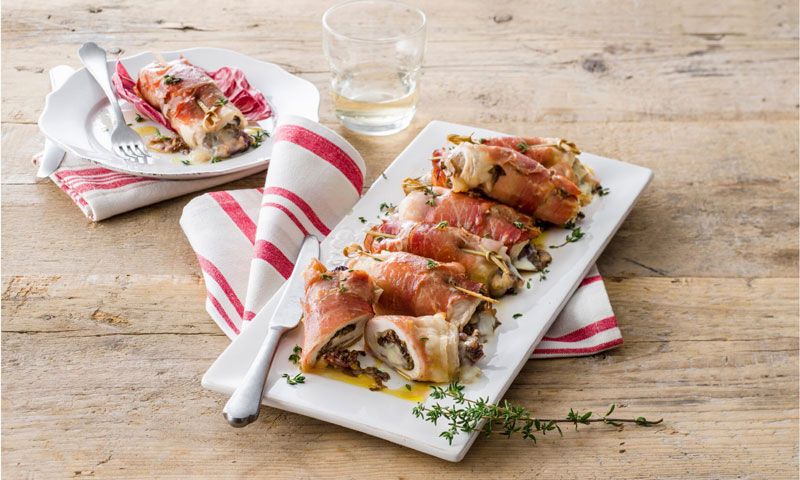 Rollitos de pavo y jamón rellenos de achicoria y queso