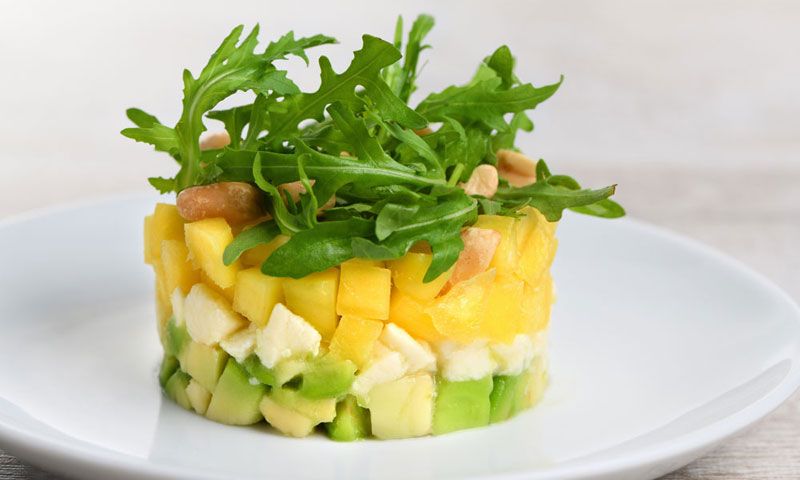 Tartar de aguacate y mango con 'mozzarella'