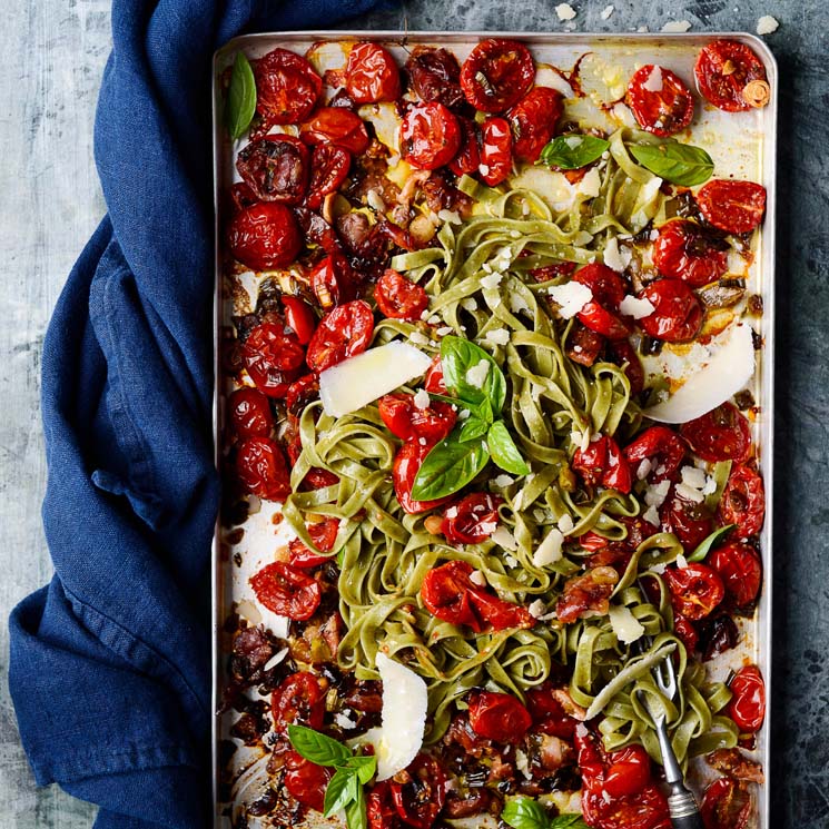 'Fetuccini' con hierbas frescas y tomates