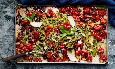 'Fetuccini' con hierbas frescas y tomates