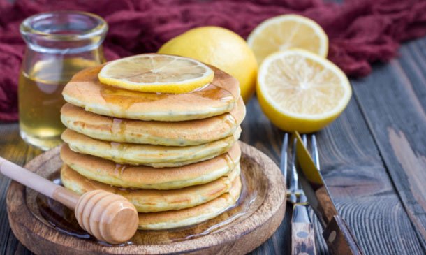 Tortitas de chía y limón con miel de romero Tortitas de chía y limón con miel de romero