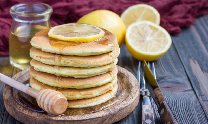Tortitas de chía y limón con miel de romero