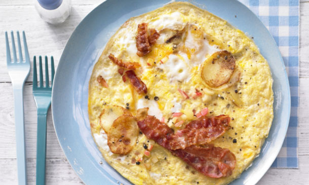 Tortilla vaga de patata, beicon y manzana