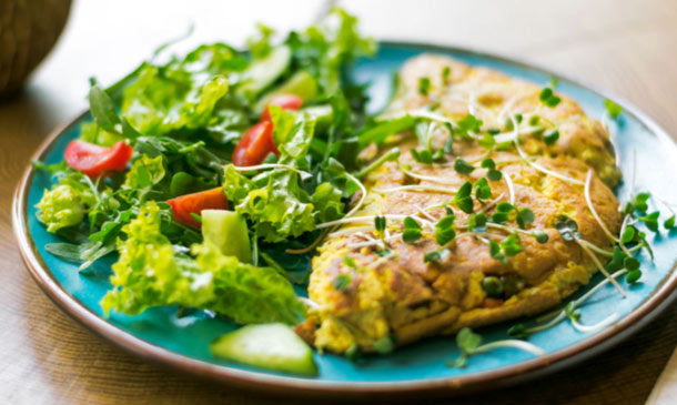 Tortilla vegana de patatas y guisantes sin huevo