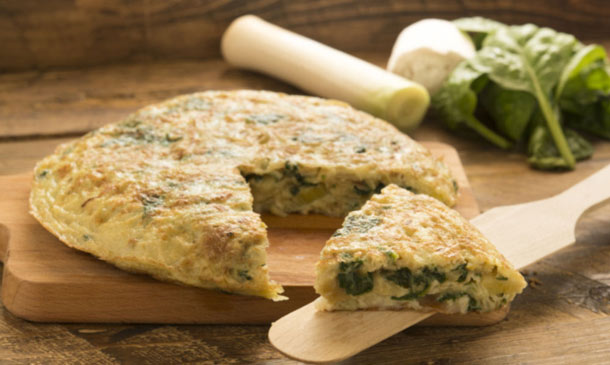 Tortilla de espinacas, puerro y queso de cabra