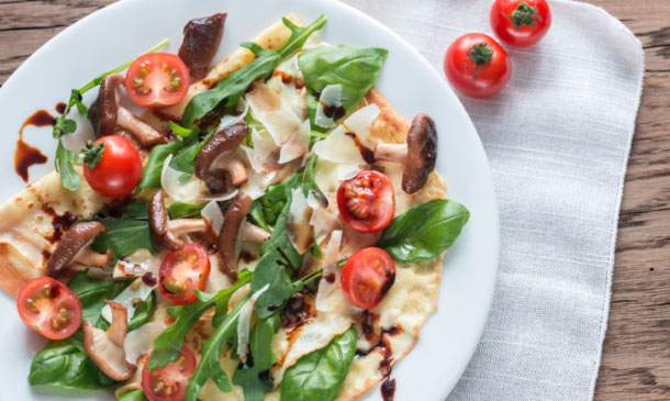 Crepes con tomate, queso, rúcula y setas Crepes con tomate, queso, rúcula y setas