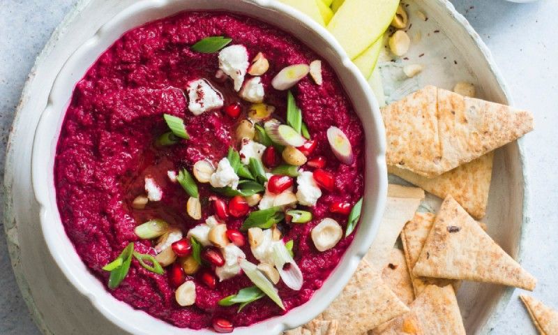 Hummus de remolacha con queso de cabra