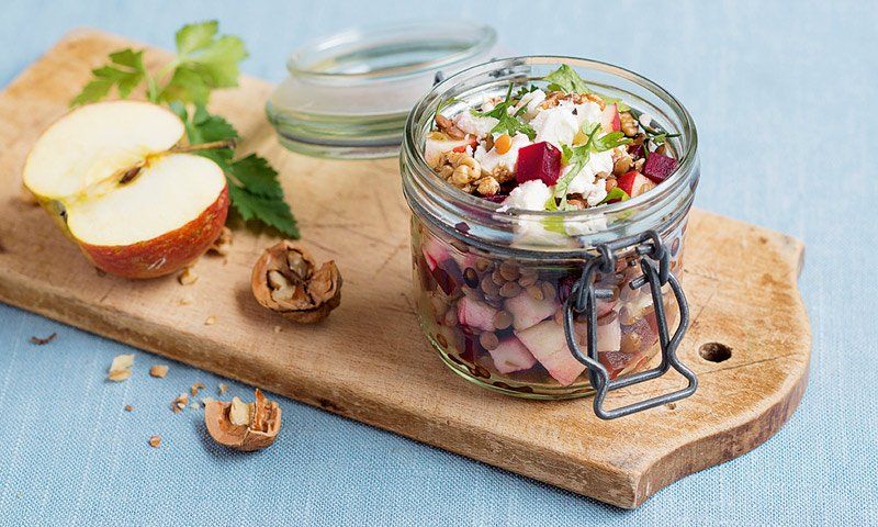 Ensalada de lentejas, queso y manzana