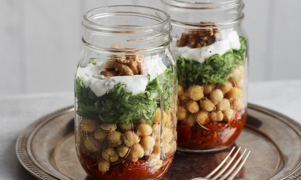Garbanzos con pepino y salsa de yogur Garbanzos con pepino y salsa de yogur