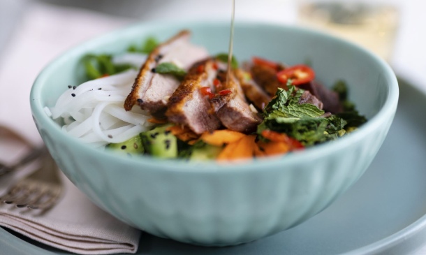 Ensalada vietnamita con magret de pato Ensalada vietnamita con magret de pato