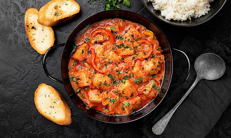 Guiso de pescado con pimiento rojo