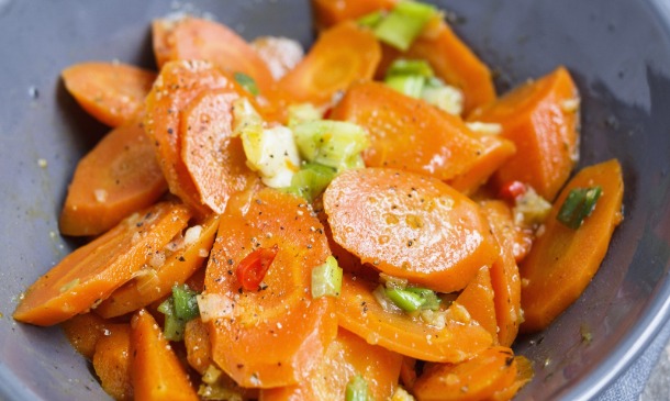 Ensalada de zanahorias y cebolleta Ensalada de zanahorias y cebolleta