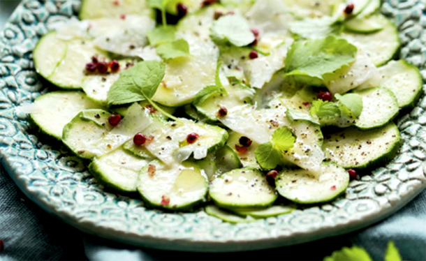 'Carpaccio' de calabacín y pimienta roja 'Carpaccio' de calabacín y pimienta roja