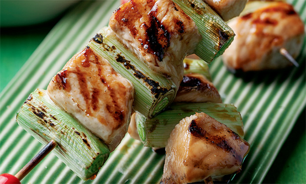 Brochetitas 'yakitori' de pollo y cebolleta Brochetitas 'yakitori' de pollo y cebolleta