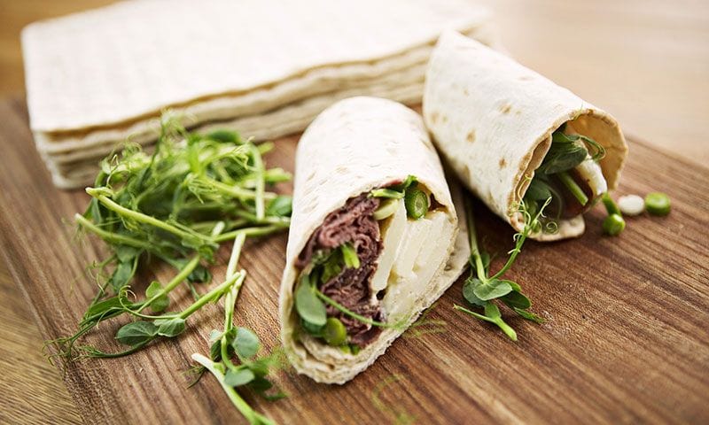 'Wrap' de rosbif con ensalada de patata