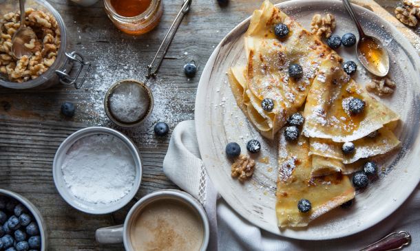 Crepes con arándanos, nueces y miel Crepes con arándanos, nueces y miel