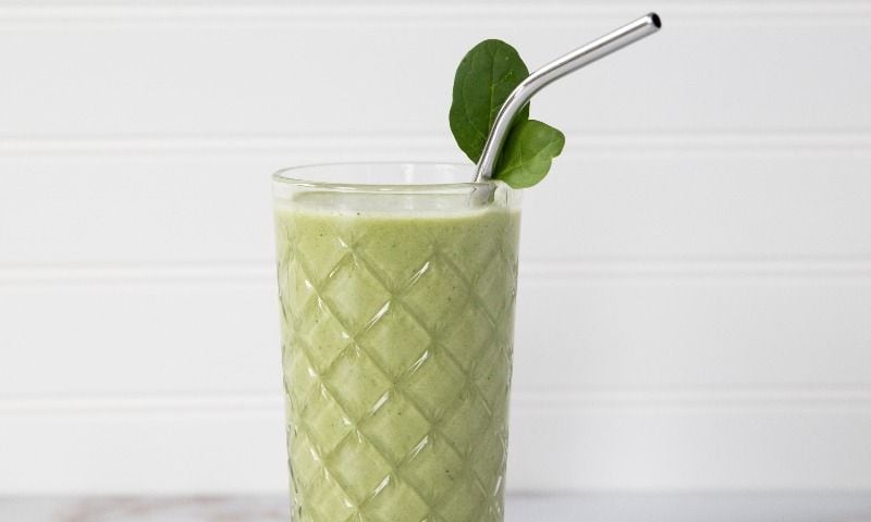 Smoothie de aguacate y almendras
