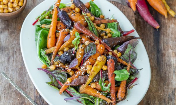 Ensalada de zanahorias tiernas con garbanzos Ensalada de zanahorias tiernas con garbanzos