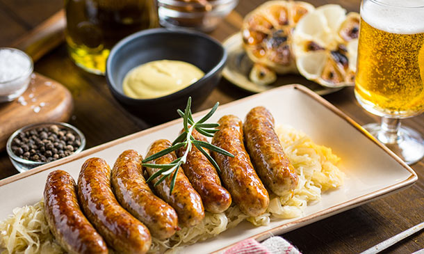Salchichas con repollo a la cerveza y mostaza Salchichas con repollo a la cerveza y mostaza