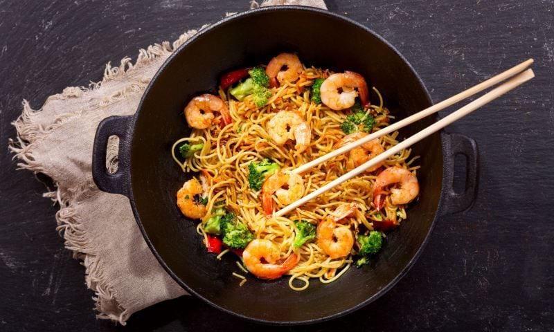 'Noodles dan dan' con gambas y bimi