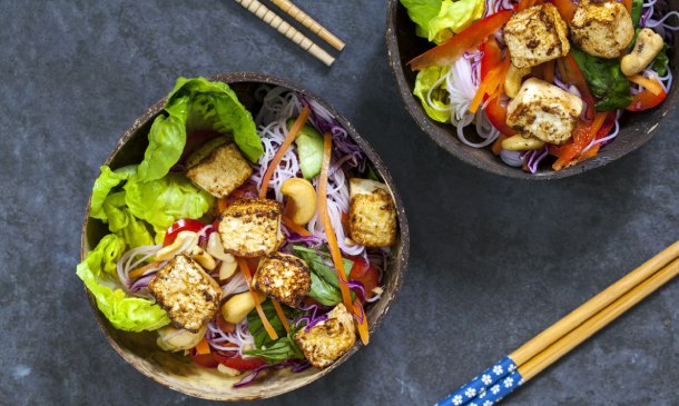 Ensalada de fideos 'vermicelli' con tofu Ensalada de fideos 'vermicelli' con tofu
