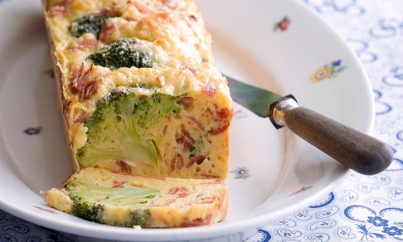 Pastel de brócoli con jamón